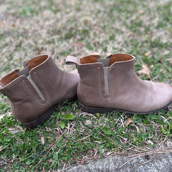 Olu Kai boots - Picture 3 of 5